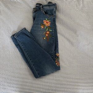 Old navy rockstar -Floral Embroidered Women Jeans